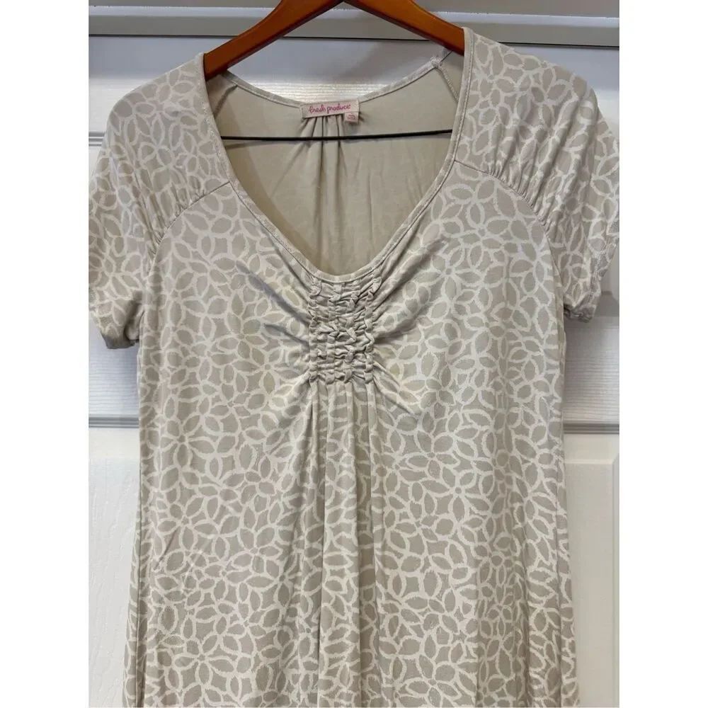 Fresh Produce Tan & White Print Gathered Front Short Sleeve Shift Dress sz M EUC